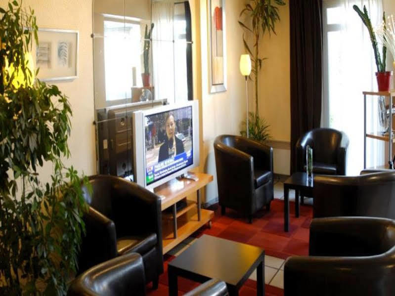 Ibis Budget Chilly-Mazarin Les Champarts Eksteriør billede