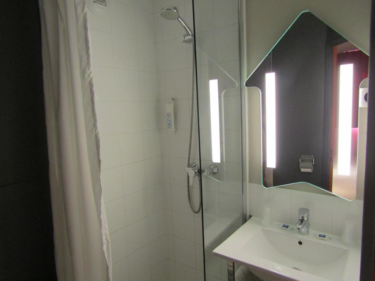 Ibis Budget Chilly-Mazarin Les Champarts Eksteriør billede